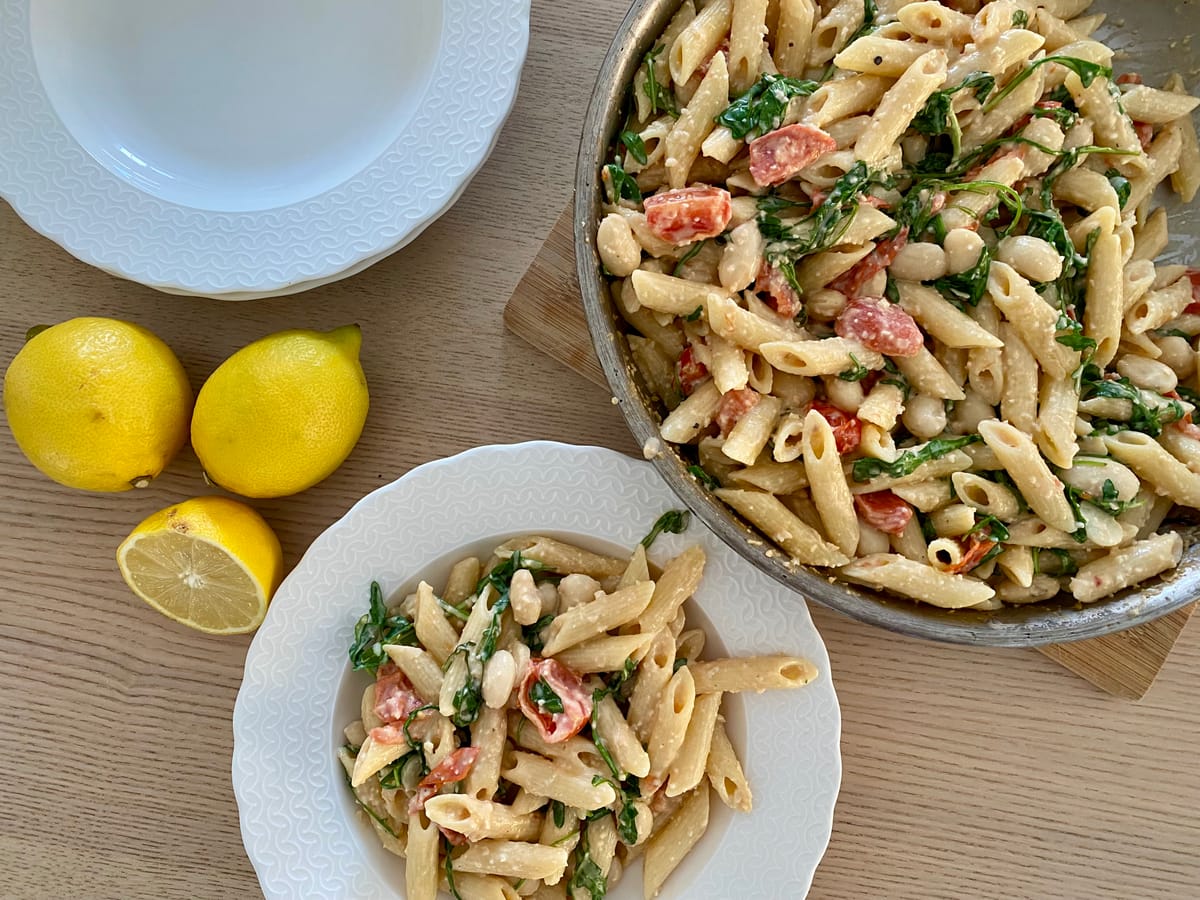 Krémové citronové těstoviny s bílými fazolemi